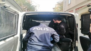 Bursa'da mahalle sakinleri hırsızı yakalayıp polise teslim etti