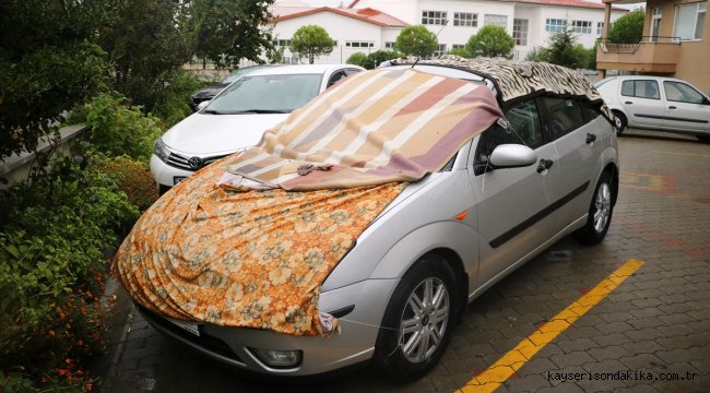 Çanakkale'de sürücüler araçlarını yağışa karşı korumaya aldı
