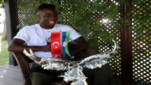 Çaykur Rizesporlu Donsah, kurduğu vakıfla yardıma muhtaç kişilere destek oluyor
