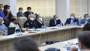 Diyanet İşleri Başkanı Erbaş, depremzedeleri ziyaret etti