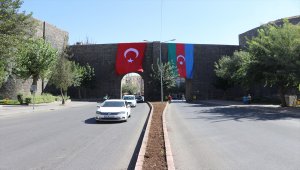 Diyarbakır Büyükşehir Belediyesinden Azerbaycan'a bayraklı destek