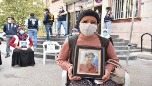 Diyarbakır'daki evlat nöbetine iki aile daha katıldı