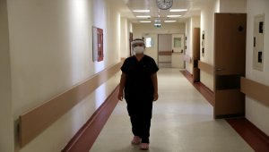 DOKTORLAR KOVİD-19'LA SAVAŞI ANLATIYOR - "Ben 32 yaşındayım ve benim yaşımda vefat eden insanlar görüyorum"