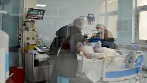 DOKTORLAR KOVİD-19'LA SAVAŞI ANLATIYOR- "Hastalar, 'Ben ölmek istemiyorum, beni kurtarın' diyorlar"