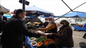 Düzce Valisi Atay'dan pazar yerinde Kovid-19 tedbirleri denetimi