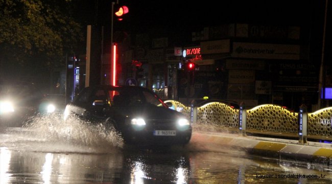 Edirne'de gök gürültülü sağanak etkili oluyor