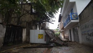 Edirne'de tarihi bina şiddetli sağanak nedeniyle yıkıldı