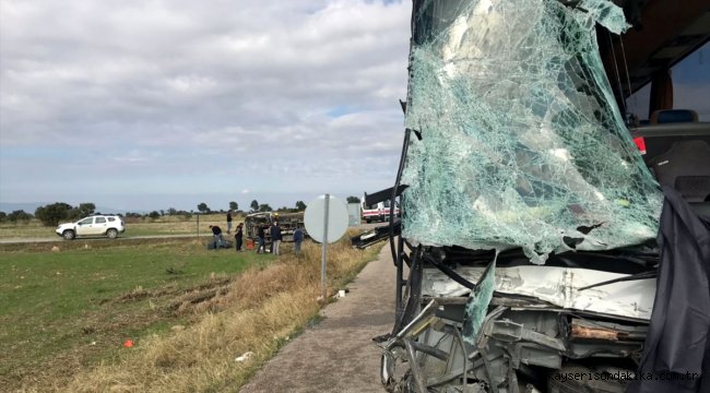 Edirne'de turistleri taşıyan yolcu otobüsü kamyonetle çarpıştı: 4 yaralı
