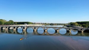 Edirne'nin ilk kürek sporcuları Meriç Nehri'nde antrenman yaptı