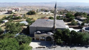 Elazığ'da ecdat yadigarı camilerden depremin izleri siliniyor 