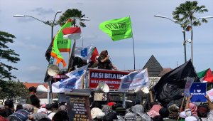 Endonezya'da Macron'un İslam'ı hedef alan açıklamaları protesto edildi