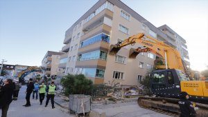 Enerji ve Tabii Kaynaklar Bakanı Dönmez, deprem bölgesinde incelemelerde bulundu
