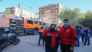 Enkaz altındaki anne ve 2 çocuğuna ulaşan UMKE ekibi o anları anlattı