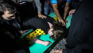 Ermenistan'ın mezarlıkta vurduğu Azerbaycanlı siviller son yolculuğuna uğurlandı