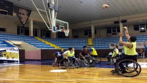 Erzurum'da basketler "Cumhuriyet" için atıldı