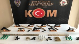 Esenyurt'ta 5 taksi durağına operasyon: 22 kişi gözaltına alındı