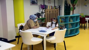 Fatih'in ilk çocuk kütüphanesi minik okurlarla buluştu
