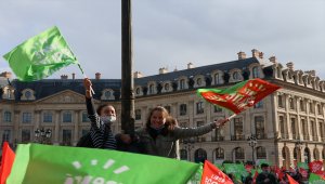 Fransa'da "nesli bozmaya yönelik" biyoetik yasa tasarısı protesto edildi