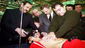 Geçirdiği beyin kanaması nedeniyle kaldırıldığı hastanede tedavi gören eski Sağlık Bakanlarından Osman Durmuş, 73 yaşında hayatını kaybetti.