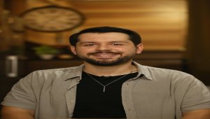 Genç müzisyenin "közde mantısı" gitar tınılarıyla damakları tatlandırıyor