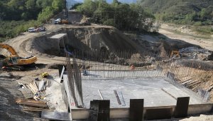 Giresun'da selde menfezin çöktüğü bölgeye köprü yapılıyor