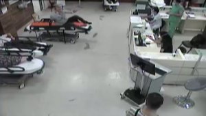 GÜNCELLEME 2 - İzmir'de iki doktor ve hastane polisi darbedildi