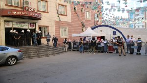 GÜNCELLEME - Diyarbakır'da HDP il ve ilçe binasında arama