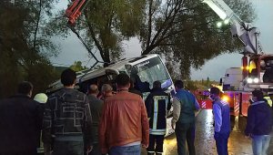 GÜNCELLEME - Isparta'da midibüsle otomobil çarpıştı: 1 ölü, 24 yaralı