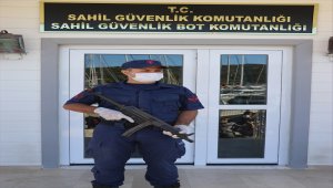 GÜNCELLEME - İzmir'de tekneyle yurt dışına geçmeye çalışan 130 sığınmacı yakalandı
