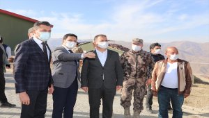 Hakkari Valisi Akbıyık, sınırdaki güvenlik duvarı ve yolları inceledi