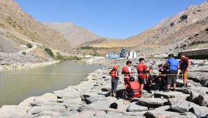 Hakkarili sporcular, Zap Suyu'nda Türkiye Rafting Şampiyonası'na hazırlanıyor