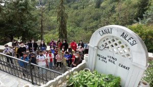 Hasan Nail Canat, Eyüpsultan'daki kabri başında anıldı