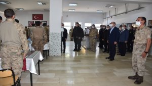 İçişleri Bakanı Soylu Şırnak'ta Mehmetçik ile bir araya geldi