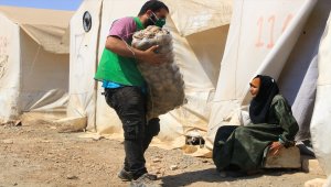 İHH Afrin'deki ailelere 25 ton patates dağıttı