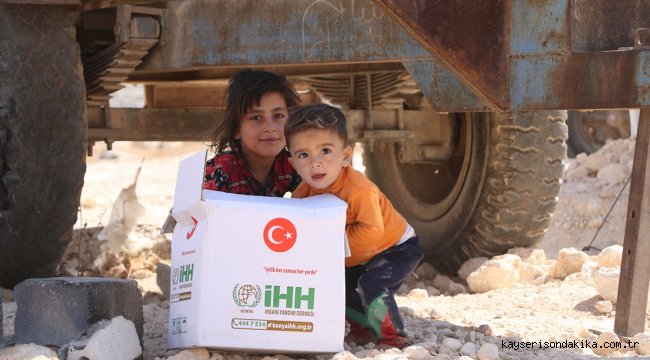 İHH, İdlib'de 2 bin 419 gıda kolisi dağıttı 