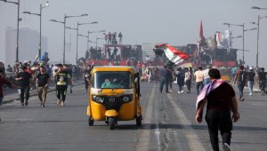 Iraklılar, 25 Ekim gösterilerinin birinci yılında Tahrir Meydanı'nda