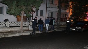 Isparta'da komşusunu gürültü yaptığı için bıçakladığı iddia edilen şüpheli gözaltına alındı