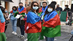 İtalya'daki Azerbaycan Türkleri, Ermenistan'ın Azerbaycan'daki sivillere yönelik saldırısını protesto etti