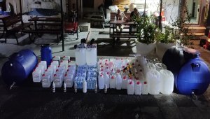 İzmir'de sahte içki imalathanesine dönüştürülen eve operasyon: 3 gözaltı