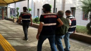 İzmir'de "silahlı terör örgütüne üye olmak"tan aranan bir kişi tutuklandı