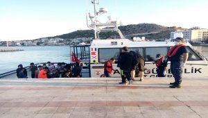 İzmir'de Türk kara sularına itilen 33 düzensiz göçmen kurtarıldı