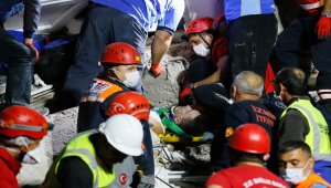 İzmir'deki depremde enkaz altında kalan 28 yaşındaki futbolcu kurtarıldı