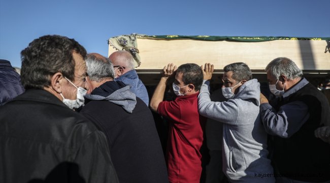 İzmir'deki depremde hayatını kaybedenler son yolculuğuna uğurlanıyor
