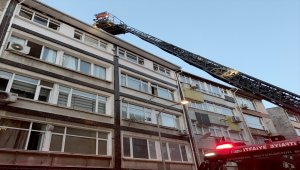 Kadıköy'de 5 katlı apartmanda yangın çıktı