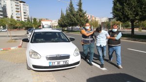 Kahramanmaraş'ta kapkaç anı güvenlik kamerasına yansıyan şüpheli yakalandı 