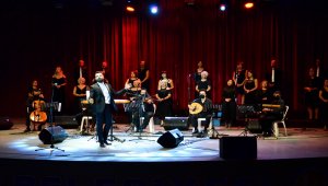 Kanun sanatçısı Ahmet Baran "90-60-90" adlı programda konser verdi
