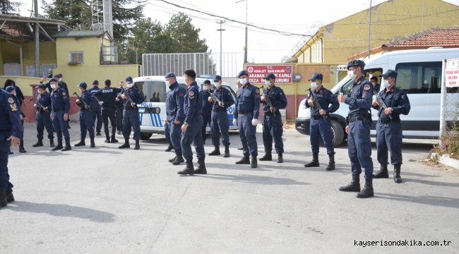 Karaman'da kavgayı ayırmaya çalışan gardiyan silahla yaralandı 