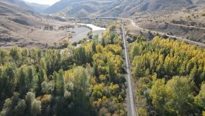 Karasu Nehri çevresindeki sonbahar renkleri güzel görüntüler oluşturdu