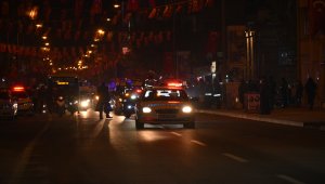 Kars'ta "Cumhuriyet" konvoyu ve lazer gösterisi 