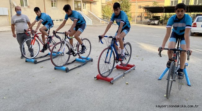 Kaza nedeniyle kariyeri sona eren milli bisikletçi yeni sporcular yetiştiriyor